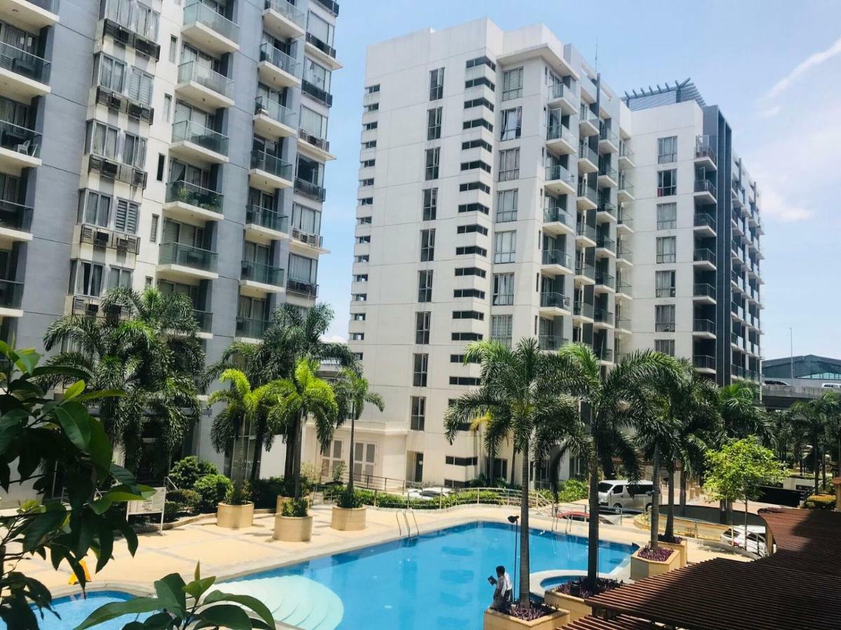 One Palm Tree Villas Across Naia-T3 Manila Exterior photo